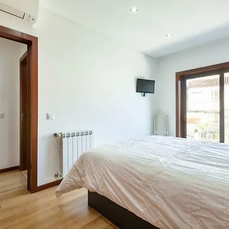 Private Modern Home, Fully Equipped 7kms To Centre بيت للعطل براغا