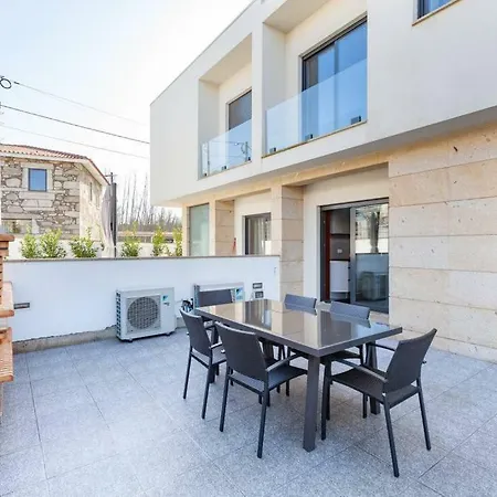 Private Modern Home, Fully Equipped 7kms To Centre بيت للعطل *