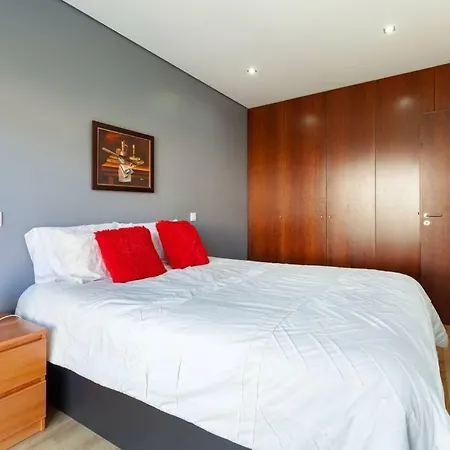 Private Modern Home, Fully Equipped 7kms To Centre *