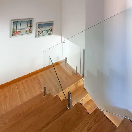Private Modern Home, Fully Equipped 7kms To Centre بيت للعطل