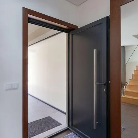 Private Modern Home, Fully Equipped 7kms To Centre بيت للعطل براغا