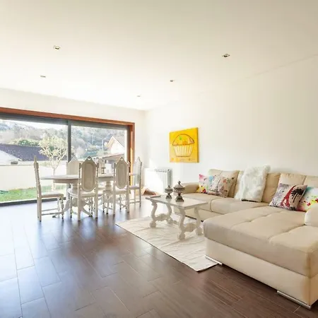 Private Modern Home, Fully Equipped 7kms To Centre بيت للعطل *