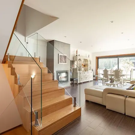 Private Modern Home, Fully Equipped 7kms To Centre بيت للعطل براغا
