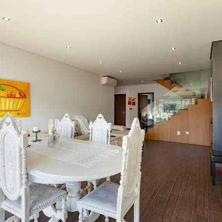 Private Modern Home, Fully Equipped 7kms To Centre بيت للعطل براغا