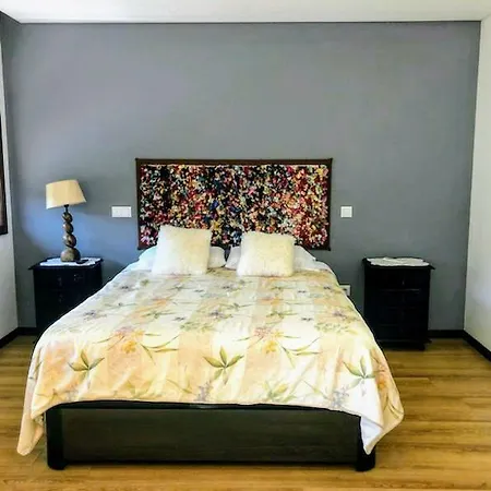 Private Modern Home, Fully Equipped 7kms To Centre بيت للعطل
